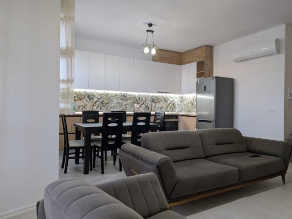 Tirane, jepet me qera apartament 2+1 Kati 2, 700 € 