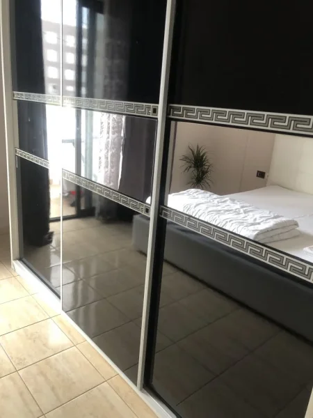 Tirane, jepet me qera apartament 1+1+Ballkon Kati 6, 83 m² 40 € (Rruga Gjon Buzuku)