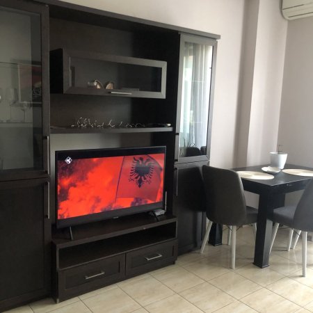 Tirane, jepet me qera apartament 1+1+Ballkon Kati 6, 83 m² 40 € (Rruga Gjon Buzuku)