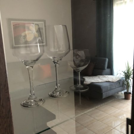 Tirane, jepet me qera apartament 1+1+Ballkon Kati 6, 83 m² 40 € (Rruga Gjon Buzuku)