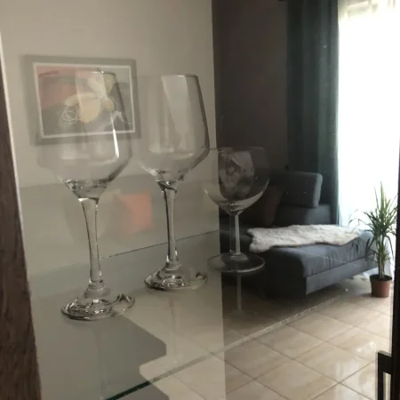 Tirane, jepet me qera apartament 1+1+Ballkon Kati 6, 83 m² 40 € (Rruga Gjon Buzuku)