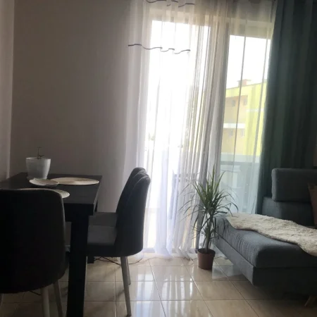 Tirane, jepet me qera apartament 1+1+Ballkon Kati 6, 83 m² 40 € (Rruga Gjon Buzuku)
