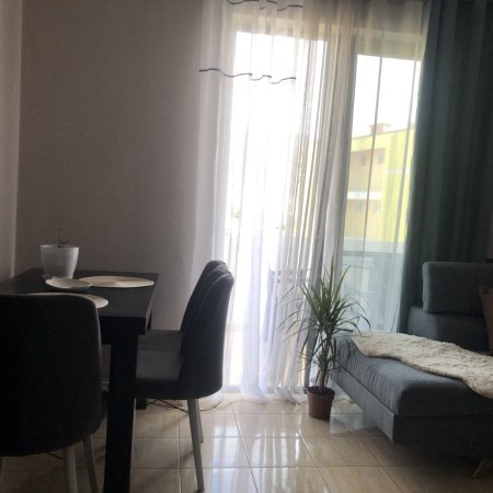 Tirane, jepet me qera apartament 1+1+Ballkon Kati 6, 83 m² 40 € (Rruga Gjon Buzuku)