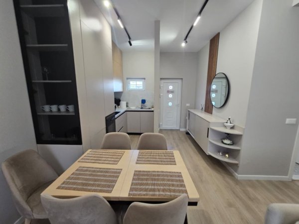 Tirane, jepet me qera apartament 2+1 Kati 3, 110 m² 700 € (Porcelani.)