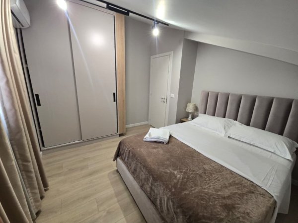 Tirane, jepet me qera apartament 2+1 Kati 3, 110 m² 700 € (Porcelani.)
