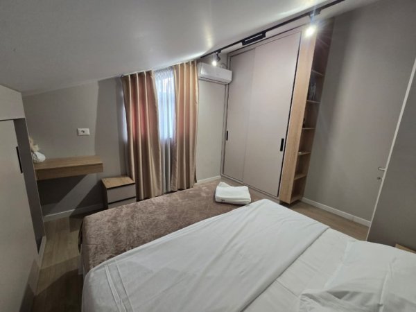 Tirane, jepet me qera apartament 2+1 Kati 3, 110 m² 700 € (Porcelani.)