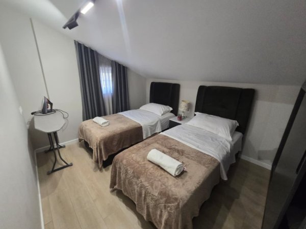 Tirane, jepet me qera apartament 2+1 Kati 3, 110 m² 700 € (Porcelani.)