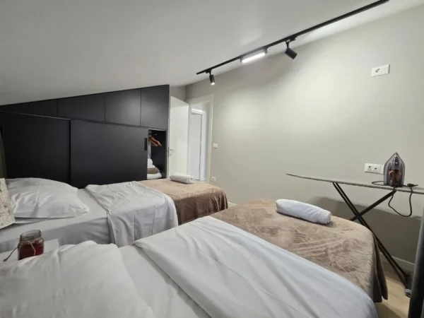 Tirane, jepet me qera apartament 2+1 Kati 3, 110 m² 700 € (Porcelani.)