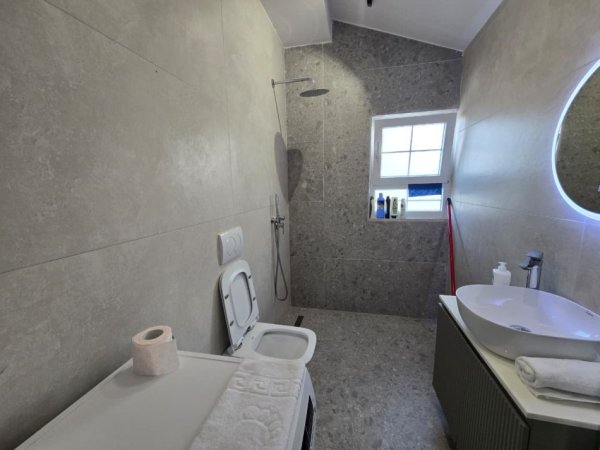 Tirane, jepet me qera apartament 2+1 Kati 3, 110 m² 700 € (Porcelani.)