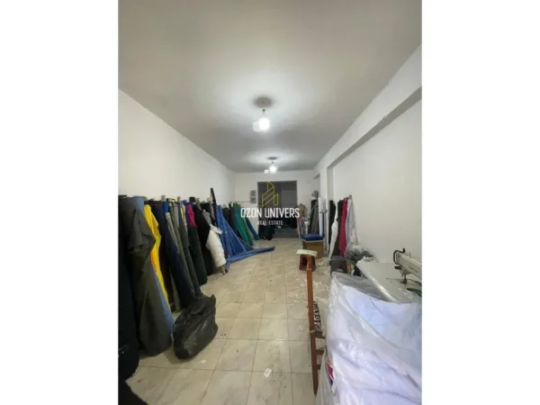 Tirane, shitet dyqan Kati 0, 52 m² 99.000 € (Unazë, pranë ish Restorant Durrësit Tirana, Albania)