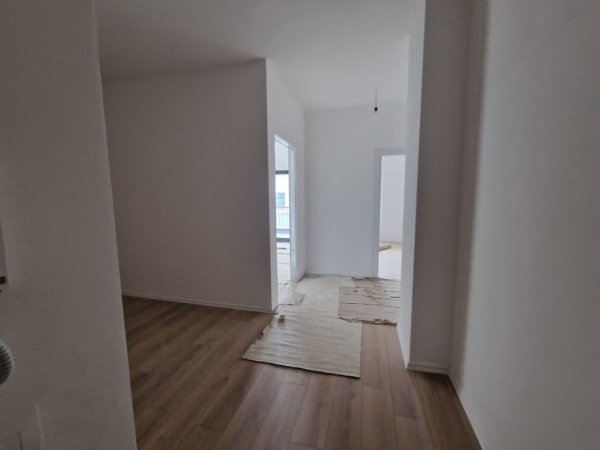 Tirane, jepet me qera ambjent biznesi Kati 11, 114 m² 1.360 € (Rruga e Barrikadave)