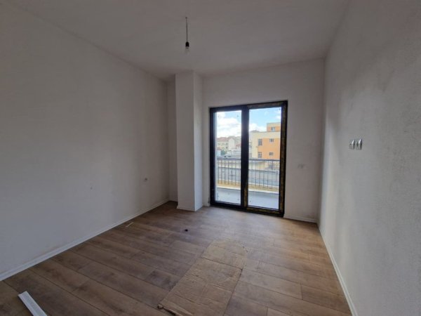 Tirane, jepet me qera ambjent biznesi Kati 11, 114 m² 1.360 € (Rruga e Barrikadave)