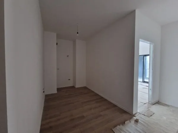 Tirane, jepet me qera ambjent biznesi Kati 11, 114 m² 1.360 € (Rruga e Barrikadave)