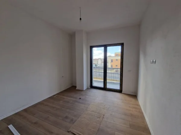 Tirane, jepet me qera ambjent biznesi Kati 11, 114 m² 1.360 € (Rruga e Barrikadave)