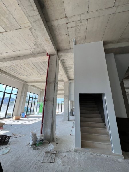 Tirane, jepet me qera magazine Kati 0, 1.000 m² 5.000 € (Autostrada Tiranë–Durrës)