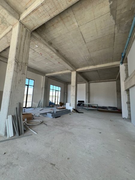 Tirane, jepet me qera magazine Kati 0, 1.000 m² 5.000 € (Autostrada Tiranë–Durrës)
