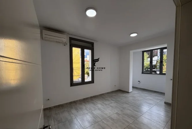 Tirane, jepet me qera zyre Kati 2, 75 m² 500 € (RRUGA E DIBRES)