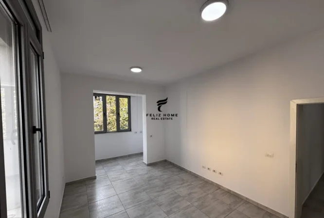 Tirane, jepet me qera zyre Kati 2, 75 m² 500 € (RRUGA E DIBRES)