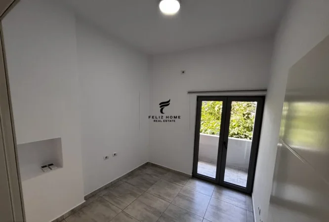 Tirane, jepet me qera zyre Kati 2, 75 m² 500 € (RRUGA E DIBRES)