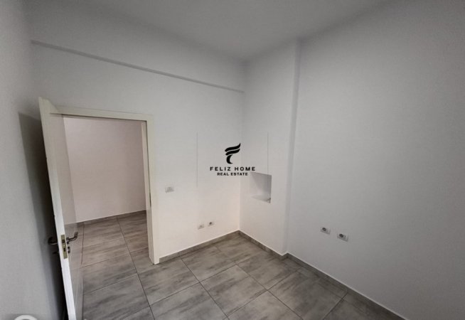 Tirane, jepet me qera zyre Kati 2, 75 m² 500 € (RRUGA E DIBRES)