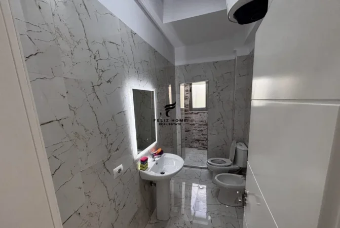 Tirane, jepet me qera zyre Kati 2, 75 m² 500 € (RRUGA E DIBRES)