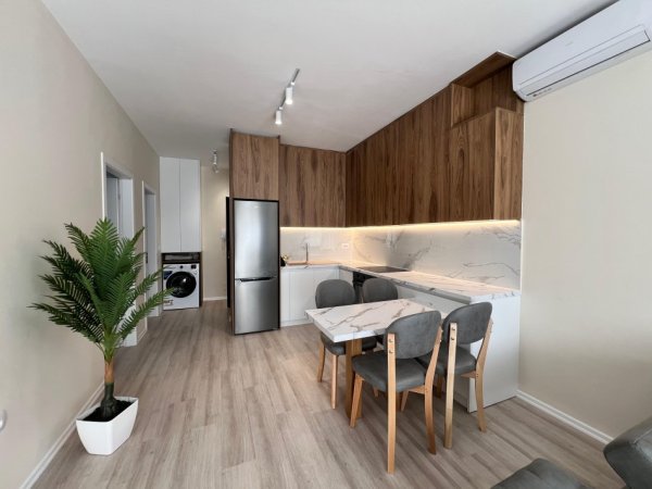 Tirane, jepet me qera apartament 2+1+Ballkon Kati 4, 76 m² 1.000 € Zogu i Zi