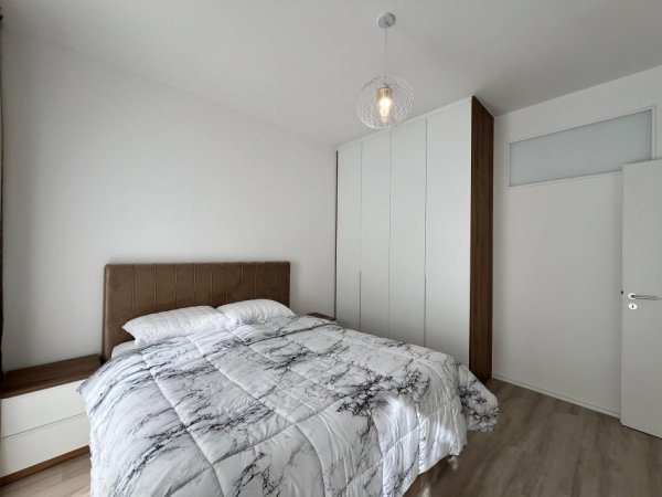 Tirane, jepet me qera apartament 2+1+Ballkon Kati 4, 76 m² 1.000 € Zogu i Zi