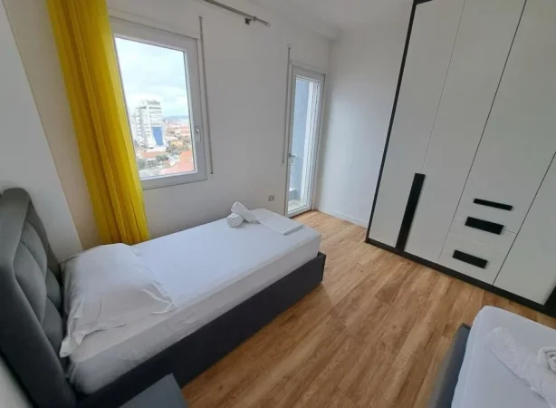 Tirane, jepet me qera apartament 2+1 Kati 8, 100 m² 1.250 € (Pazari Ri)