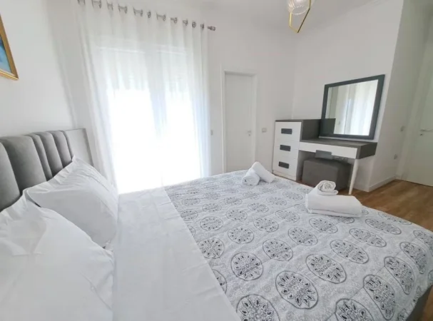Tirane, jepet me qera apartament 2+1 Kati 8, 100 m² 1.250 € (Pazari Ri)