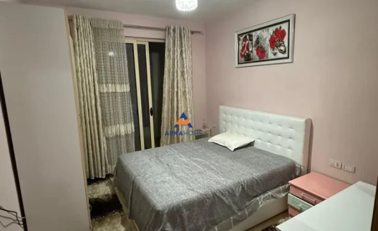 Tirane, jepet me qera apartament 1+1 Kati 5, 70 m² 400 € (yzberisht)