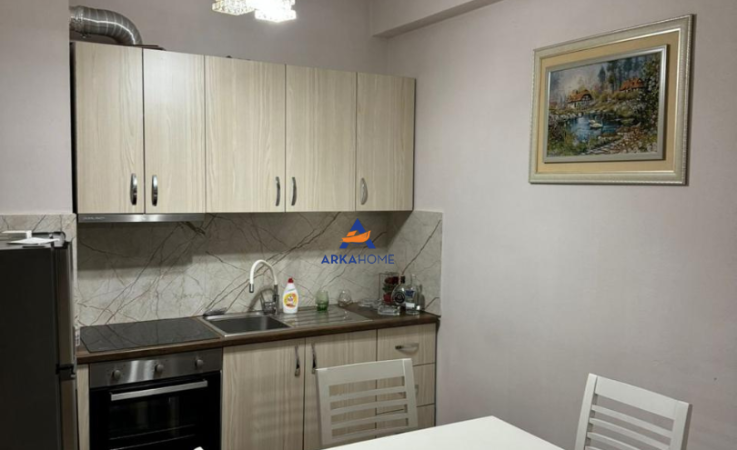Tirane, jepet me qera apartament 1+1 Kati 5, 70 m² 400 € (yzberisht)