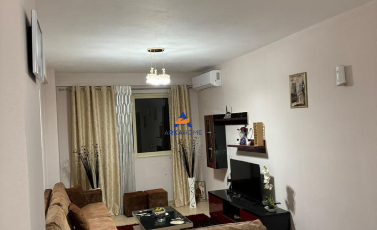 Tirane, jepet me qera apartament 1+1 Kati 5, 70 m² 400 € (yzberisht)