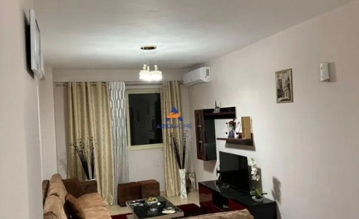 Tirane, jepet me qera apartament 1+1 Kati 5, 70 m² 400 € (yzberisht)