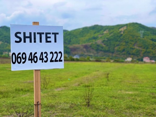 shitet , 4.000 m² ne ane te rruges me hipoteke ne Vaqarr