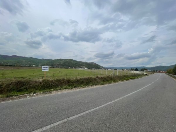 shitet , 4.000 m² ne ane te rruges me hipoteke ne Vaqarr