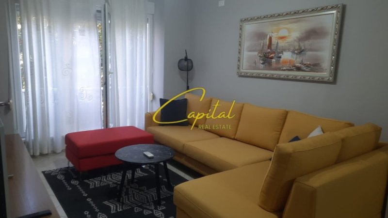 Tirane, jepet me qera apartament 2+1 Kati 2, 96 m² 650 € (RRUGA E KAVAJES)