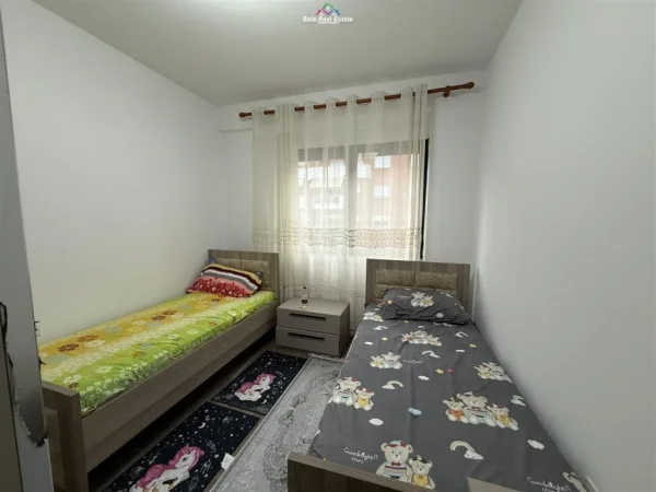 Tirane, jepet me qera apartament 1+1+Ballkon Kati 7, 100 m² 600 € (feiz hizmo)