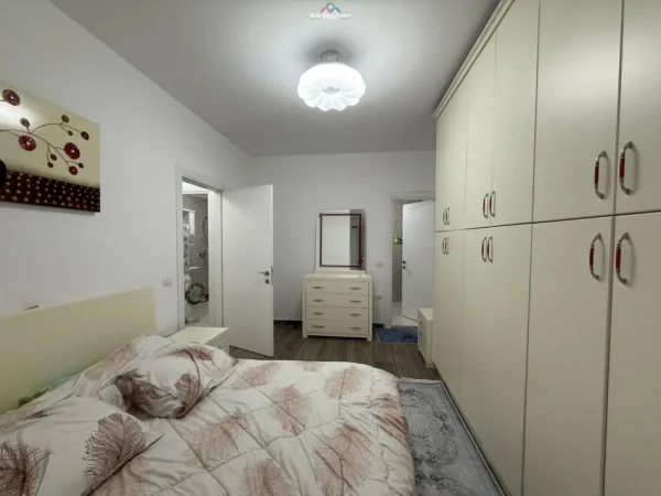Tirane, jepet me qera apartament 1+1+Ballkon Kati 7, 100 m² 600 € (feiz hizmo)