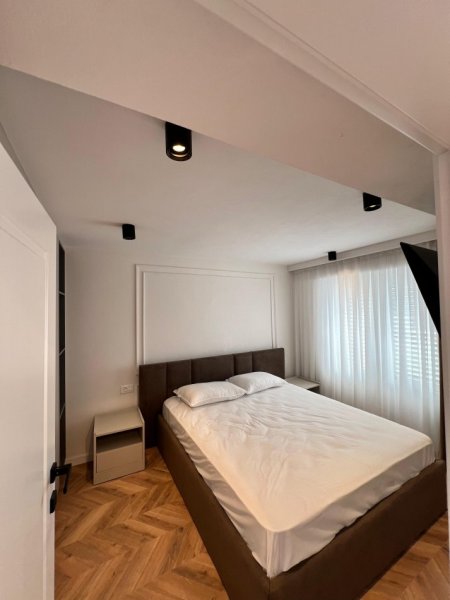 Tirane, jepet me qera Vile 2+1 Kati 3, 700 € (Rruga Bajram Allaraj)