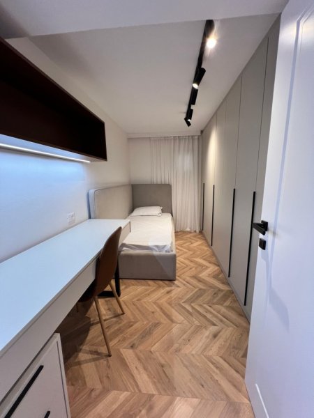 Tirane, jepet me qera Vile 2+1 Kati 3, 700 € (Rruga Bajram Allaraj)