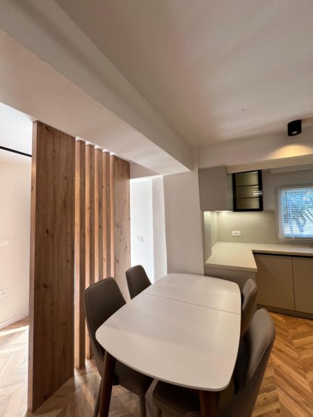 Tirane, jepet me qera Vile 2+1 Kati 3, 700 € (Rruga Bajram Allaraj)