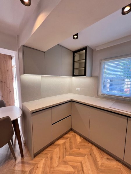 Tirane, jepet me qera Vile 2+1 Kati 3, 700 € (Rruga Bajram Allaraj)