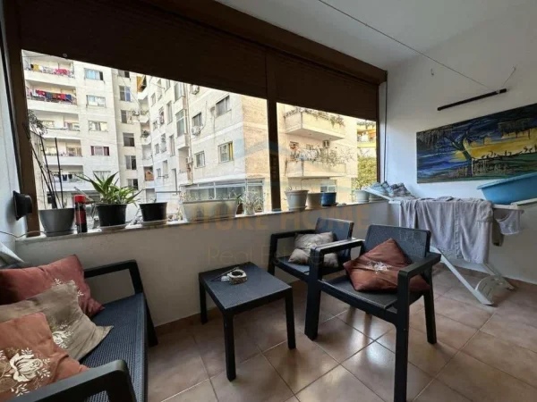 Tirane, shitet apartament 2+1+Ballkon Kati 1, 94 m² 145.000 €