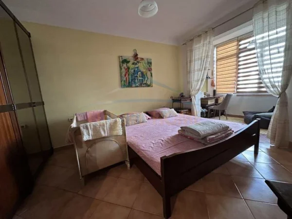 Tirane, shitet apartament 2+1+Ballkon Kati 1, 94 m² 145.000 €