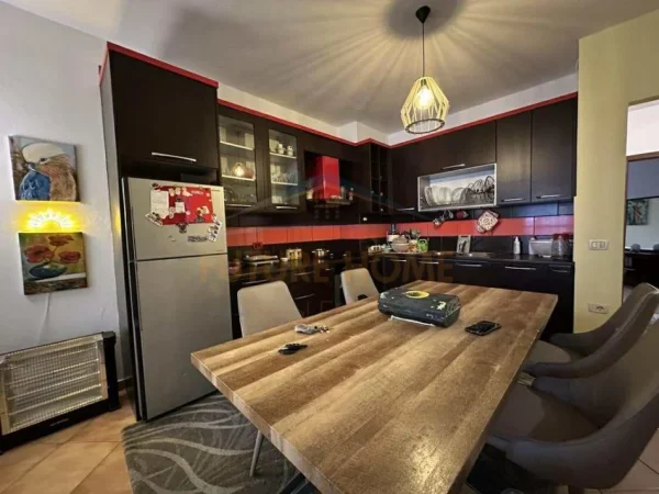 Tirane, shitet apartament 2+1+Ballkon Kati 1, 94 m² 135.000 € 