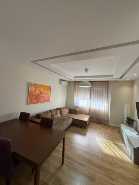 Tirane, jepet me qera apartament 2+1 Kati 5, 85 m² 1.000 € (Rruga Pjeter Bogdani)