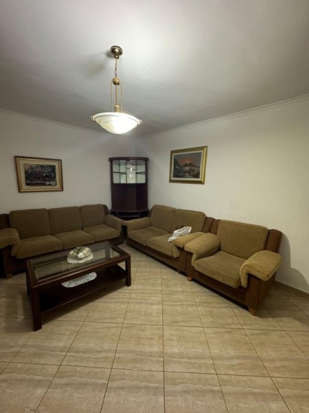 Tirane, jepet me qera apartament 2+1 Kati 5, 90 m² 500 € 