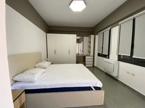 Tirane, jepet me qera apartament 2+1 Kati 2, 108 m² 700 € (rruga e zallit)