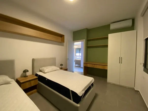 Tirane, jepet me qera apartament 2+1 Kati 2, 108 m² 700 € (rruga e zallit)