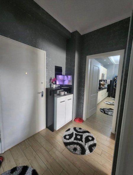 Tirane, jepet me qera apartament 2+1+Ballkon Kati 4, 105 m² 450 € 
